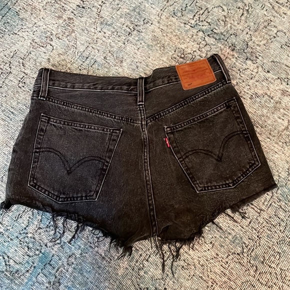 Black Levi’s 501 - Picture 2 of 5